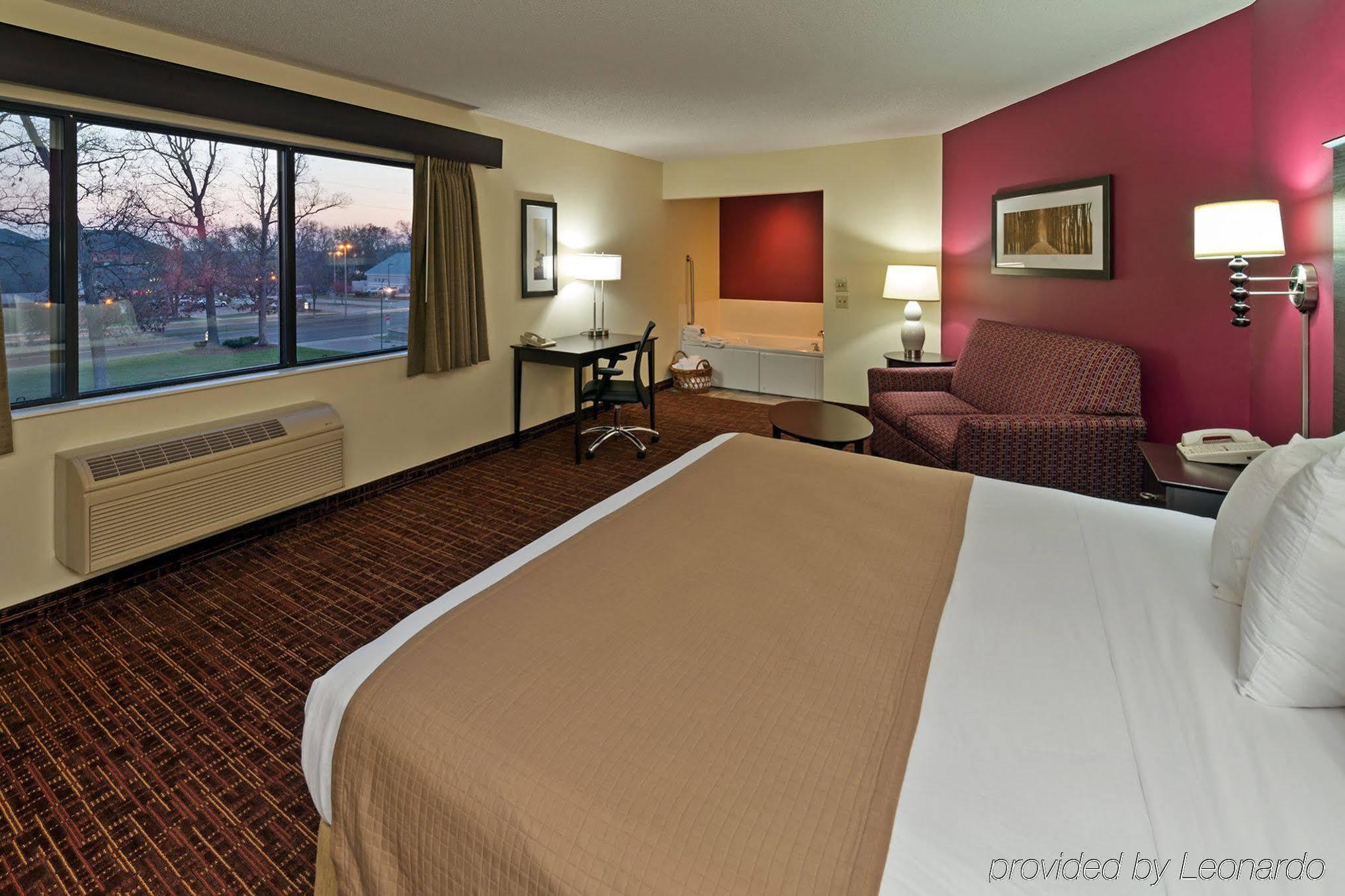 Hotel Americinn By Wyndham South