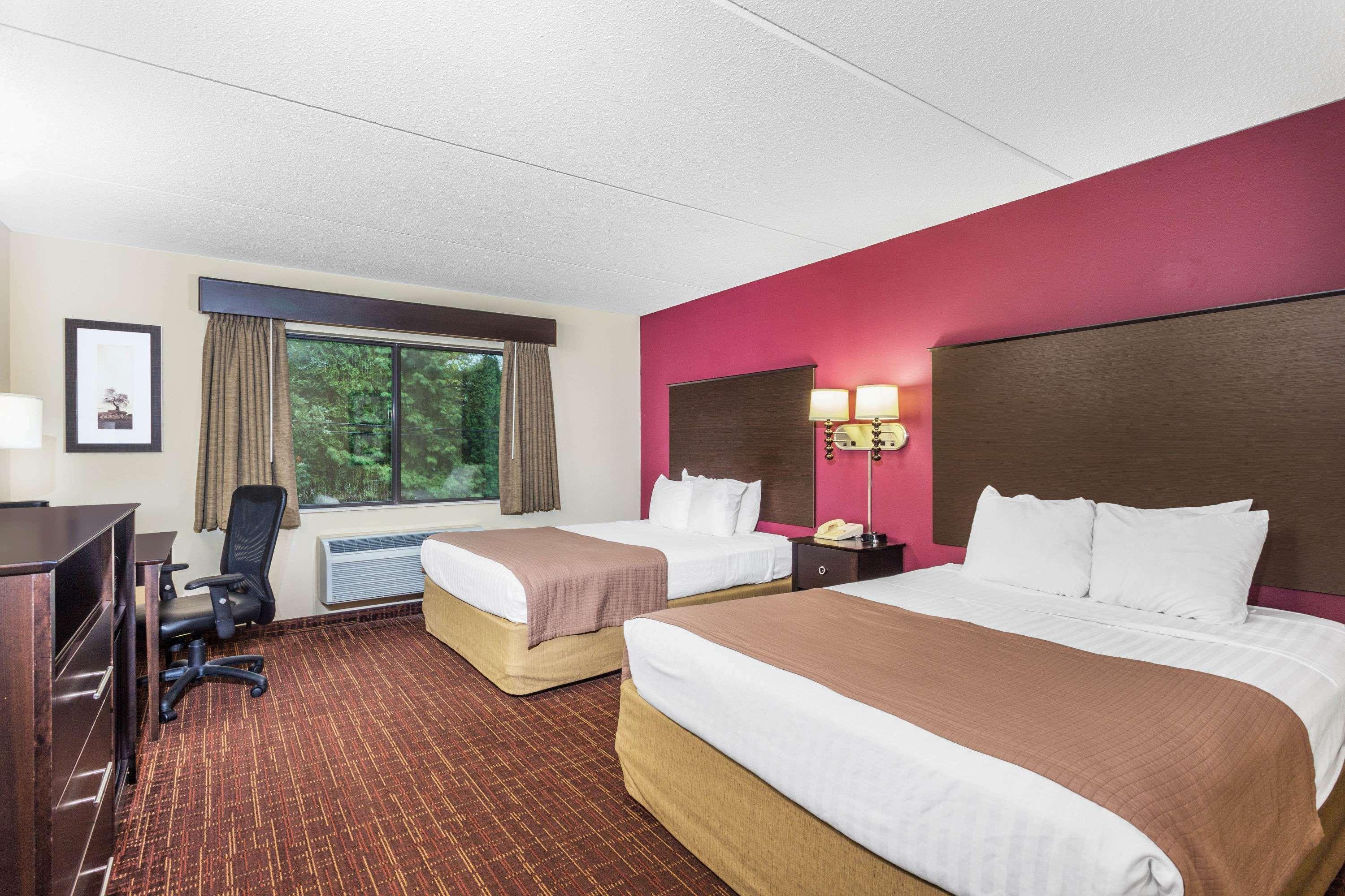 Americinn By Wyndham South Hotel