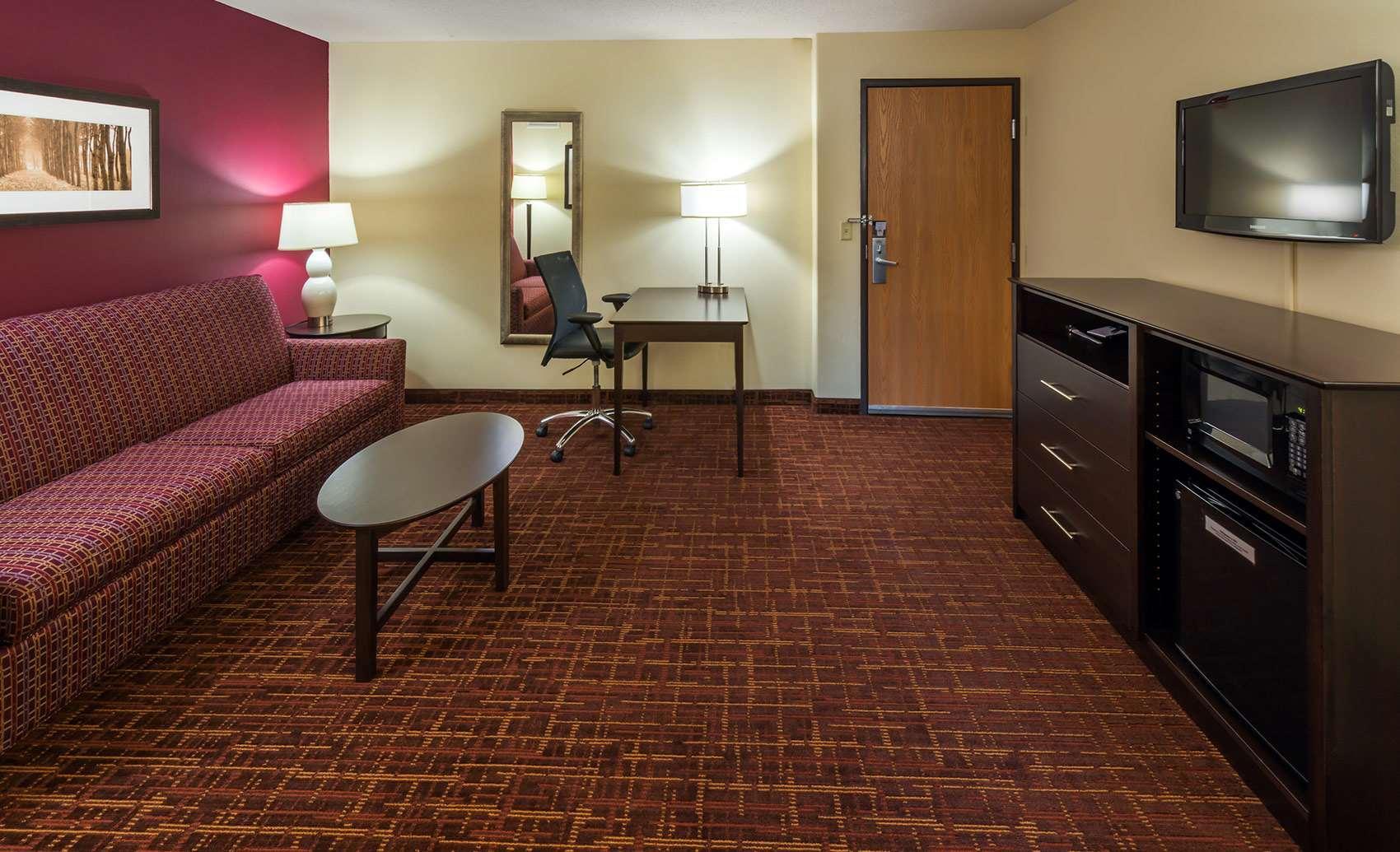 Hotel Americinn By Wyndham South Madison