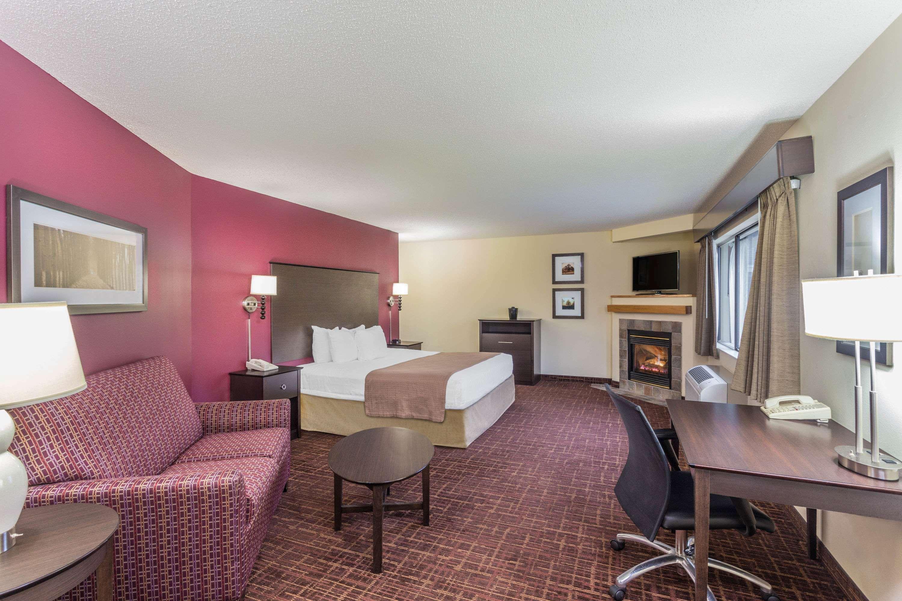 Americinn By Wyndham South Hotel